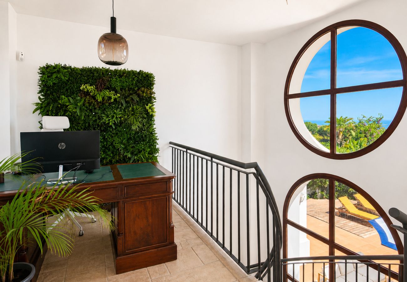 Villa in Mijas Costa - Four bed countryside villa with private pool