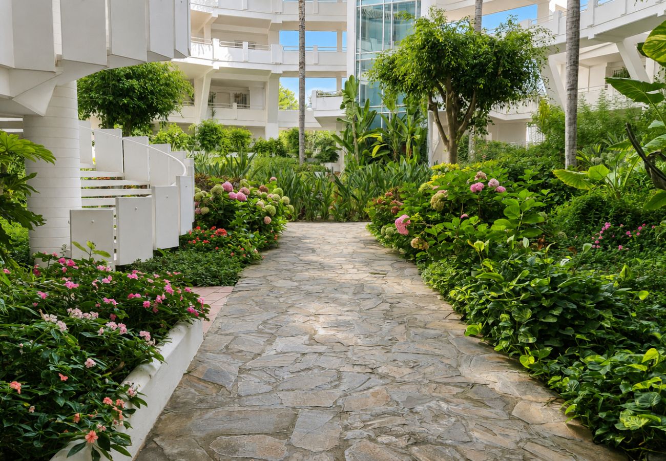 Apartment in Mijas Costa - Beautiful apartment with pool & sea views