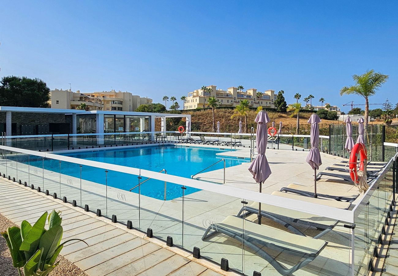 Apartment in Mijas Costa - Stylish apartment with access to pool, gym & padel