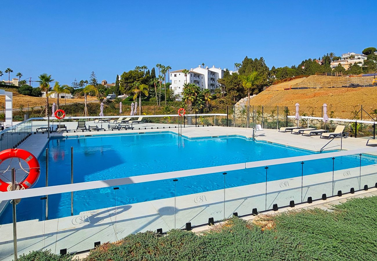 Apartment in Mijas Costa - Stylish apartment with access to pool, gym & padel