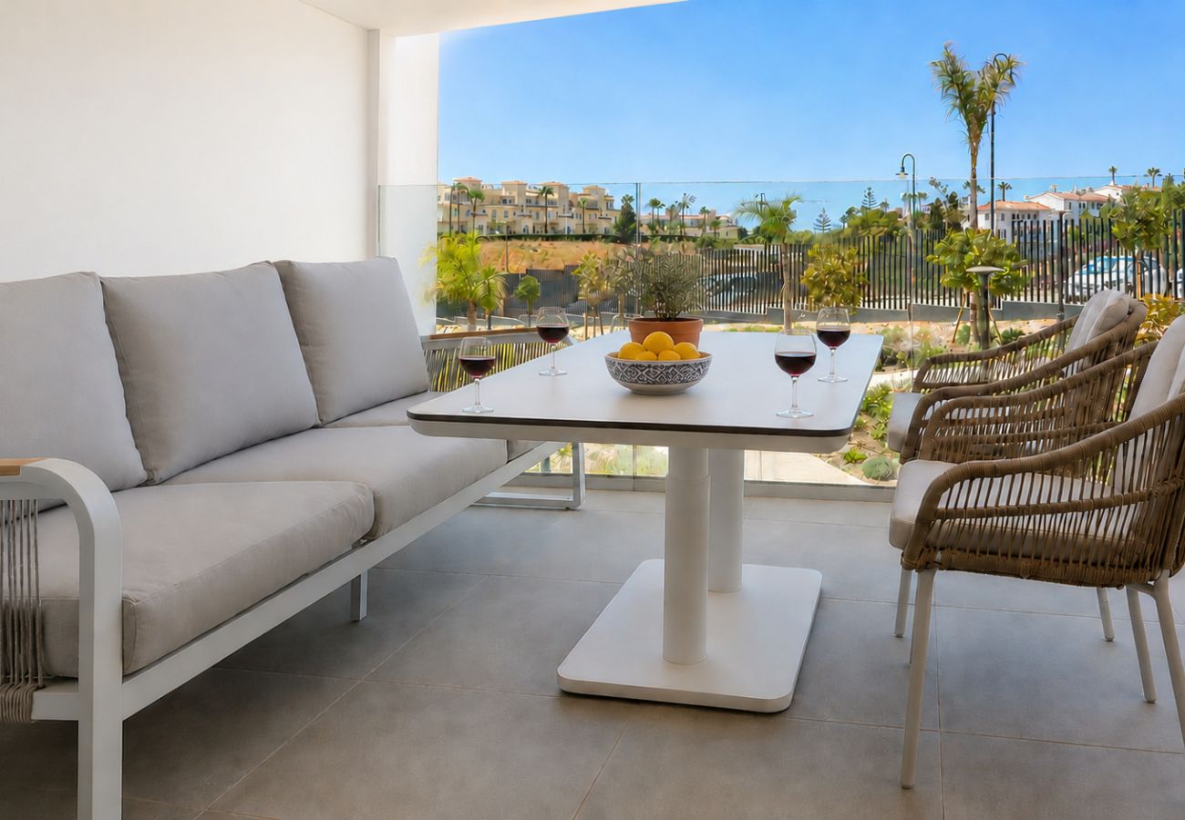 Apartment in Mijas Costa - Stylish apartment with access to pool, gym & padel