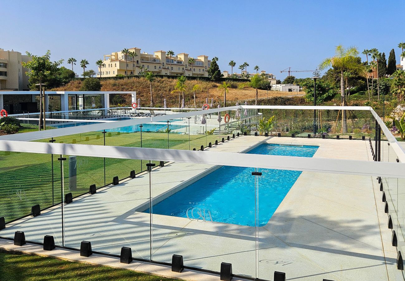 Apartment in Mijas Costa - Stylish apartment with access to pool, gym & padel