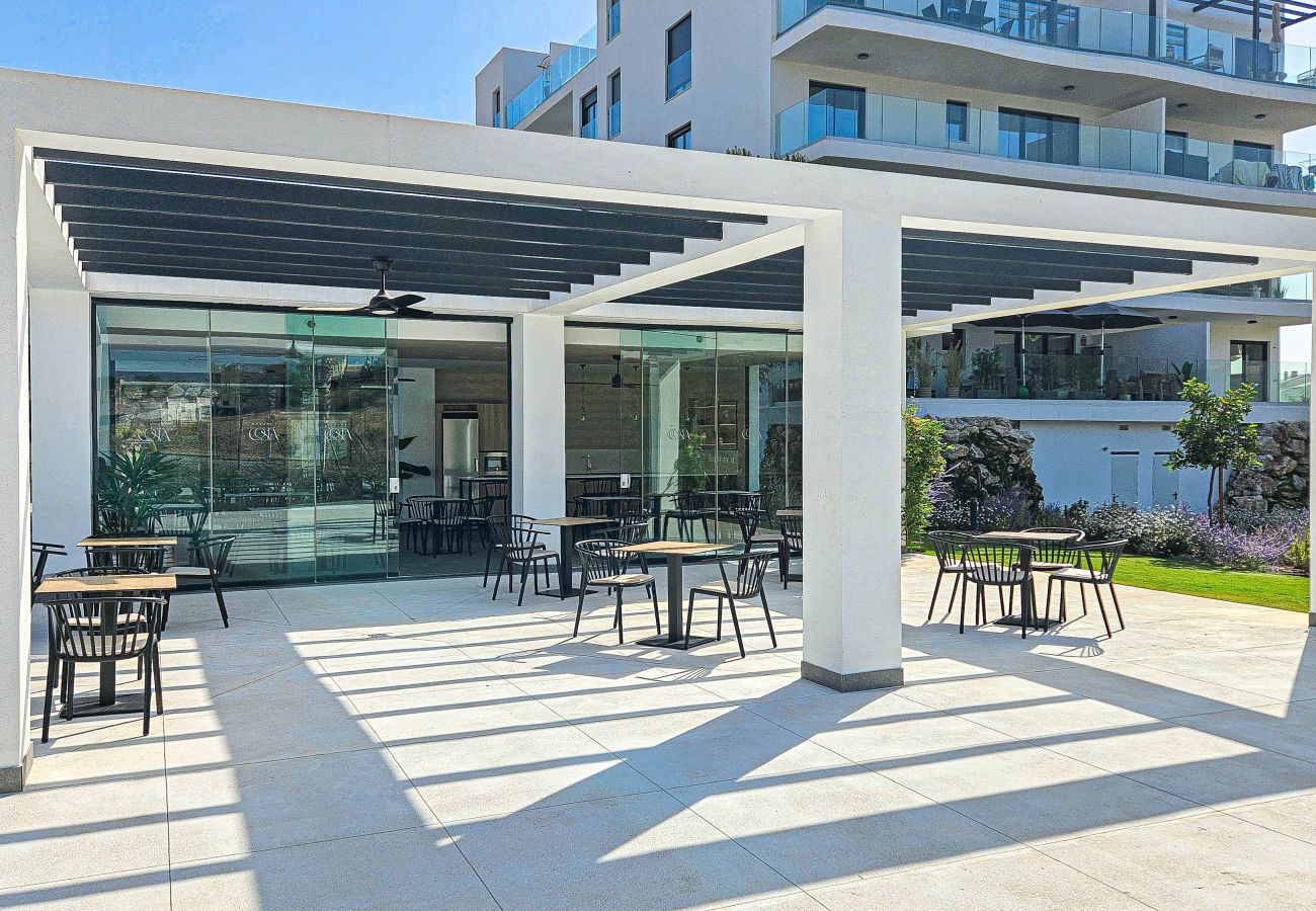 Apartment in Mijas Costa - Stylish apartment with access to pool, gym & padel