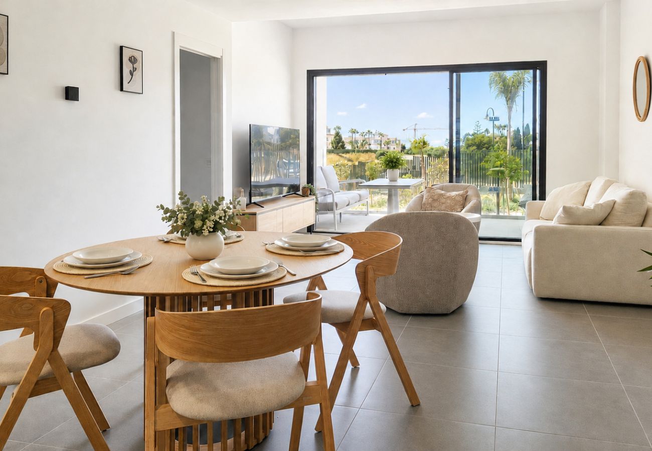 Apartment in Mijas Costa - Stylish apartment with access to pool, gym & padel