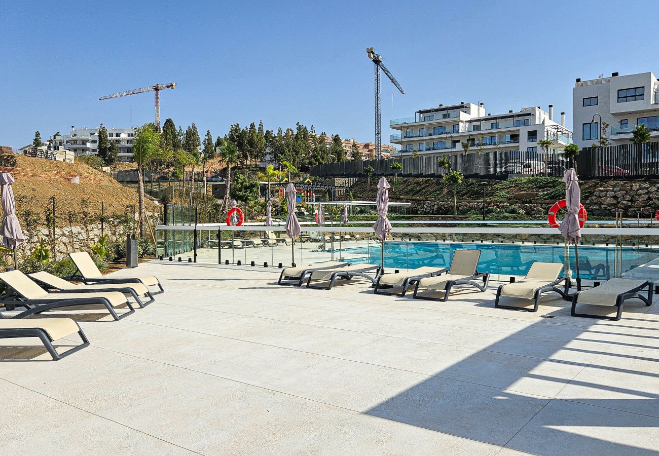 Apartment in Mijas Costa - Stylish apartment with access to pool, gym & padel