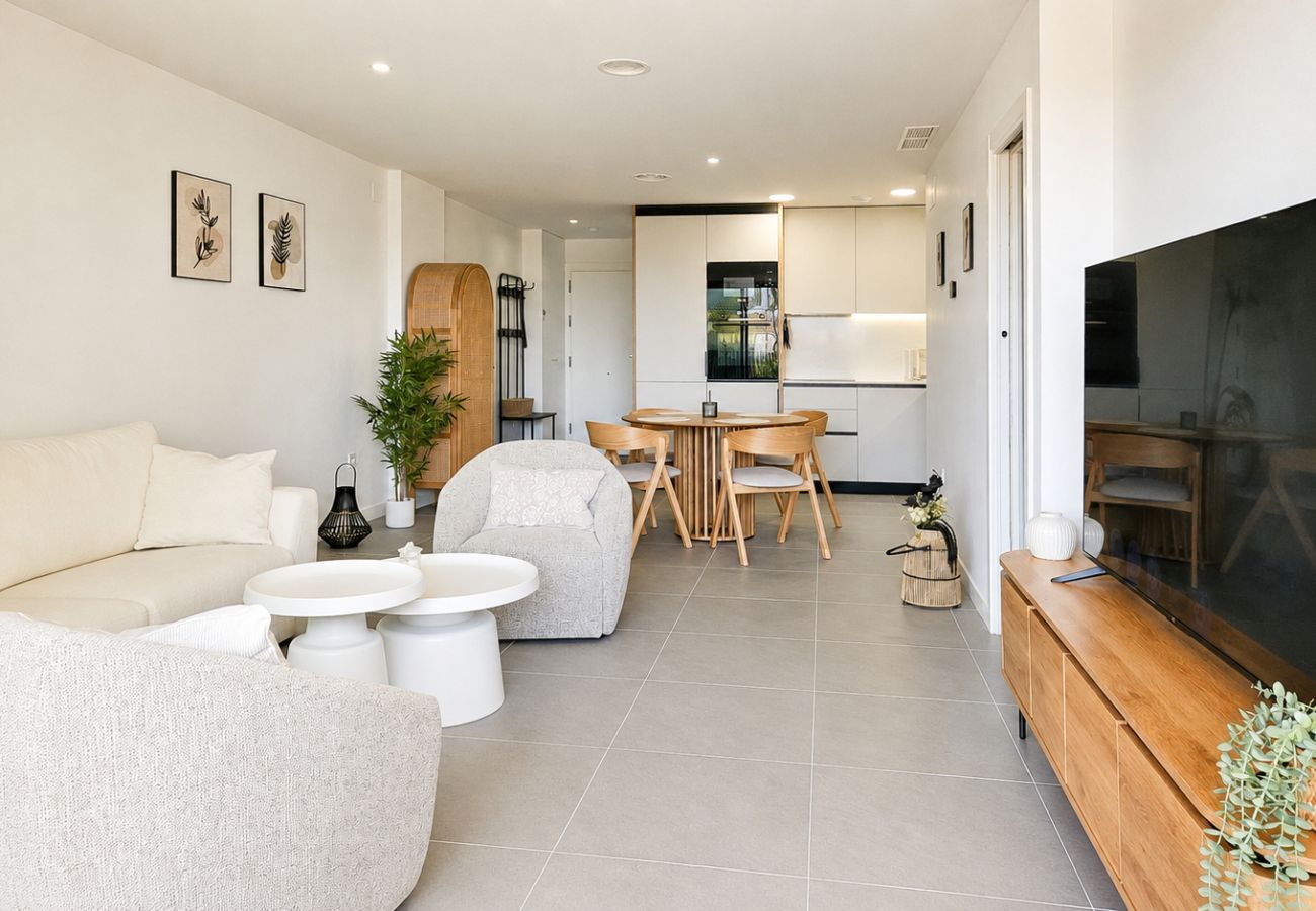 Apartment in Mijas Costa - Stylish apartment with access to pool, gym & padel
