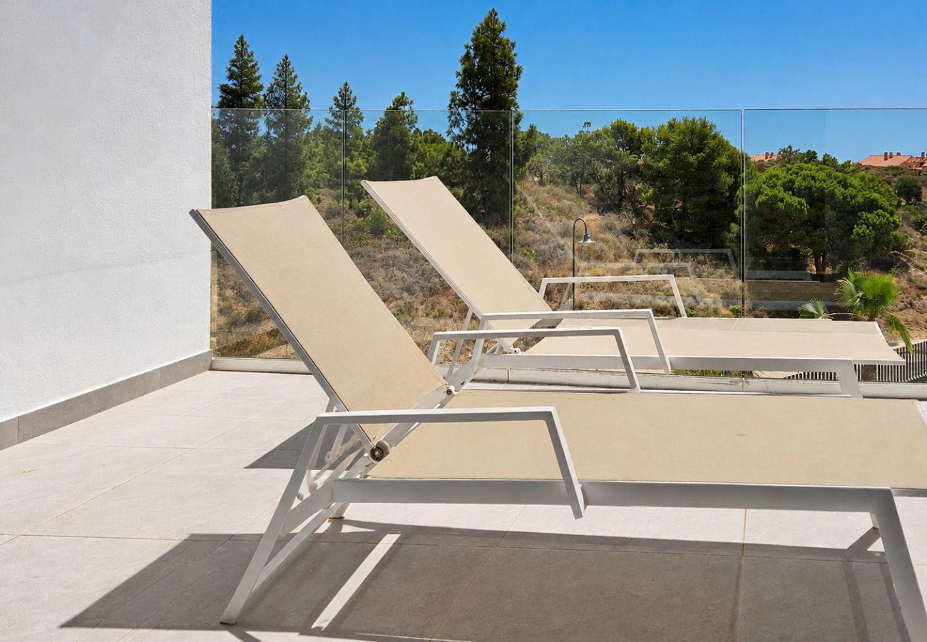 Apartment in Mijas Costa - Stylish apartment with access to pool, gym & padel