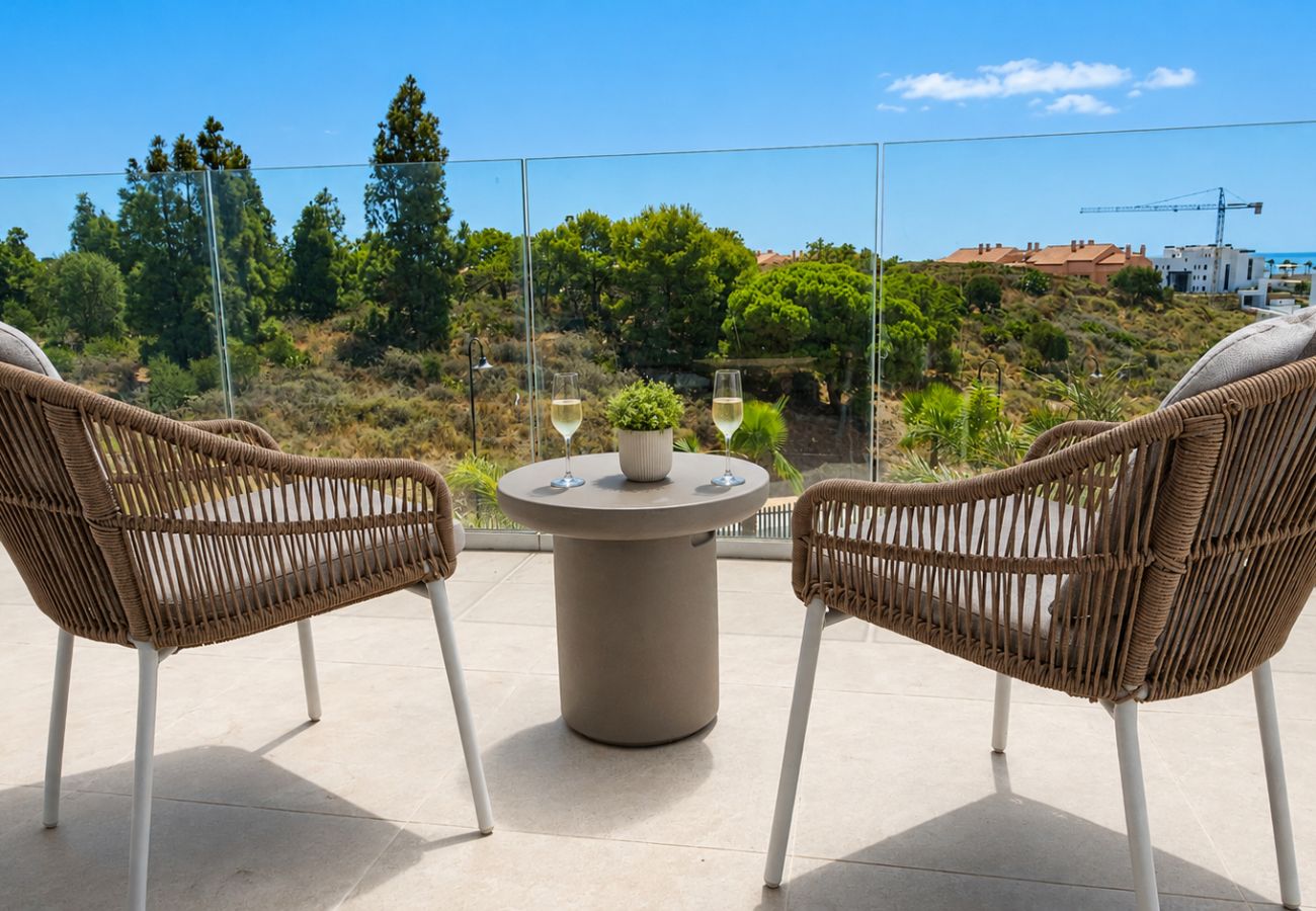 Apartment in Mijas Costa - Stylish apartment with access to pool, gym & padel