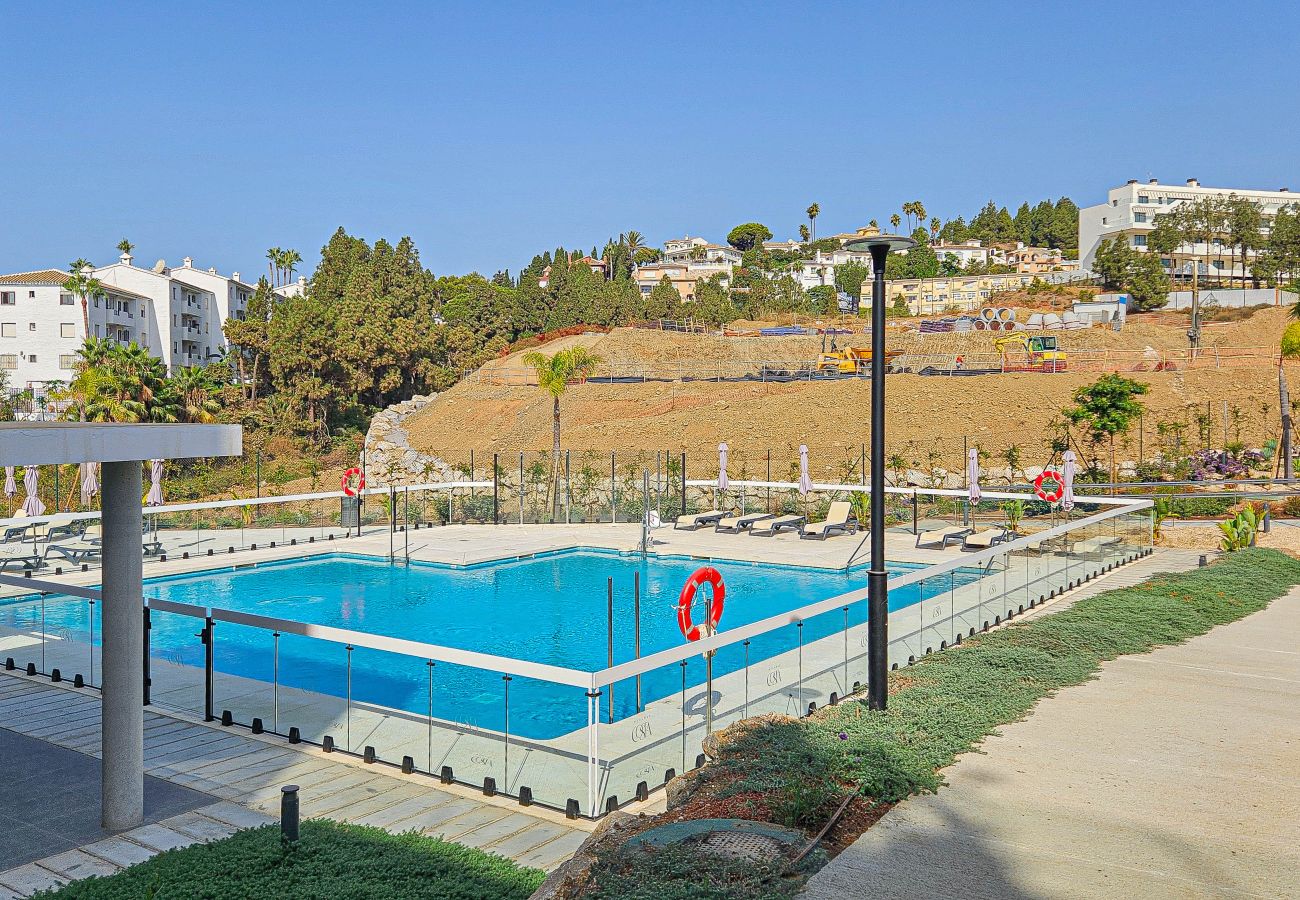 Apartment in Mijas Costa - Stylish apartment with access to pool, gym & padel