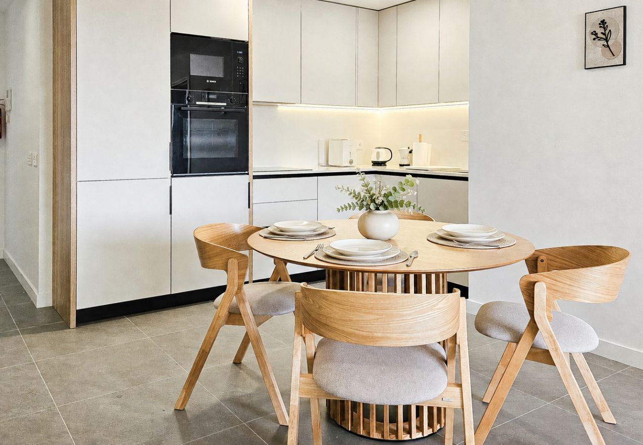 Apartment in Mijas Costa - Stylish apartment with access to pool, gym & padel