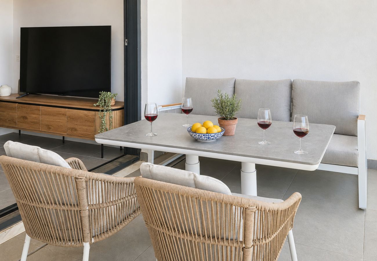 Apartment in Mijas Costa - Stylish apartment with access to pool, gym & padel