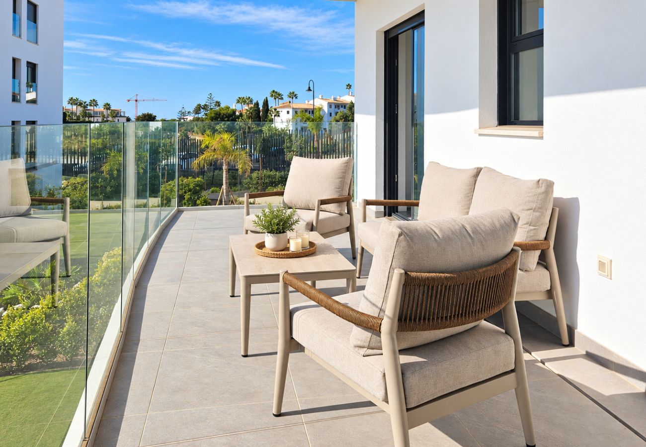 Apartment in Mijas Costa - Stylish apartment with access to pool, gym & padel