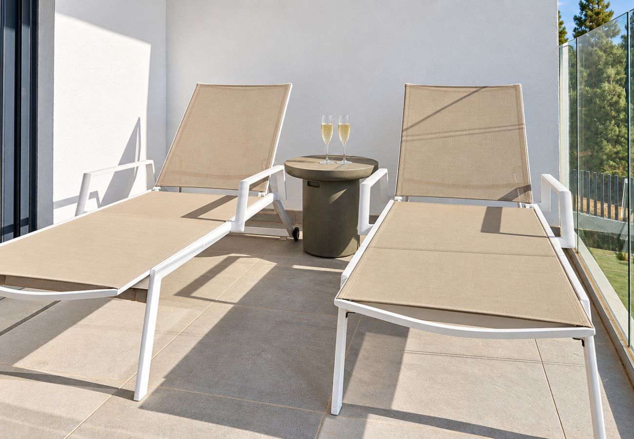 Apartment in Mijas Costa - Stylish apartment with access to pool, gym & padel