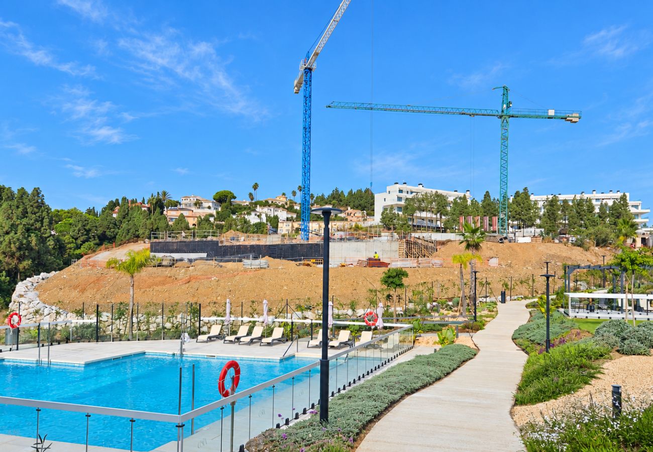 Apartment in Mijas Costa - Stylish apartment with access to pool, gym & padel