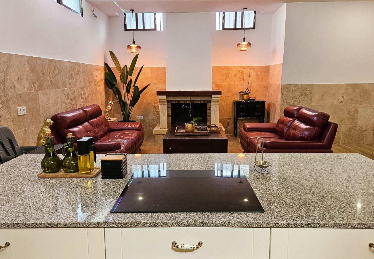 Villa in Marbella - Spacious villa with private pool & sea views
