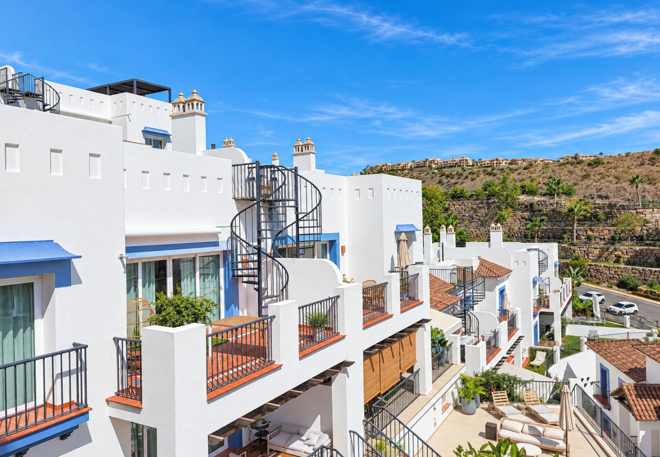 Apartment in Benahavís - Pueblo Paraiso Apt, sea views, 6 pools, gym & spa
