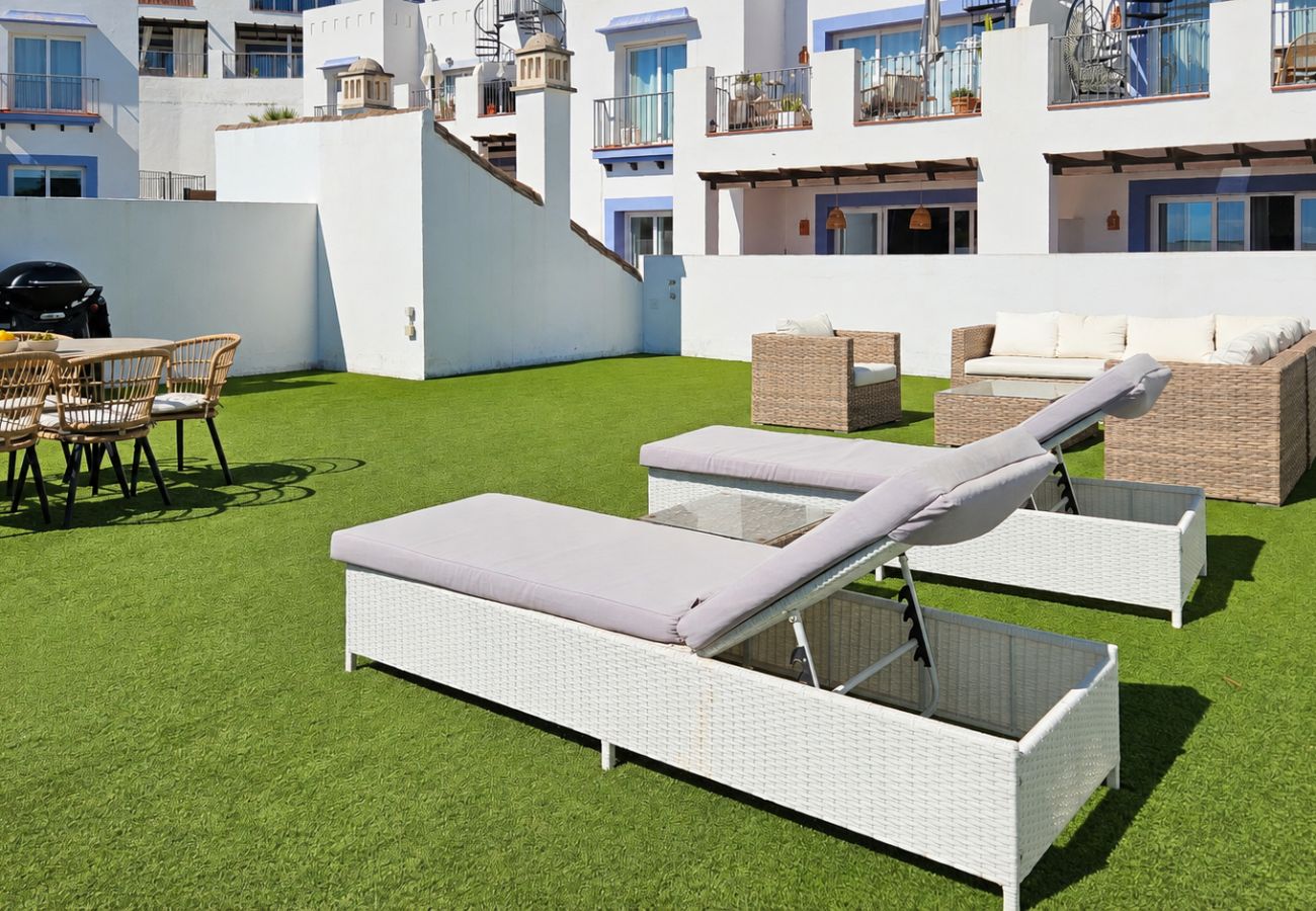 Apartment in Benahavís - Pueblo Paraiso Apt, sea views, 6 pools, gym & spa