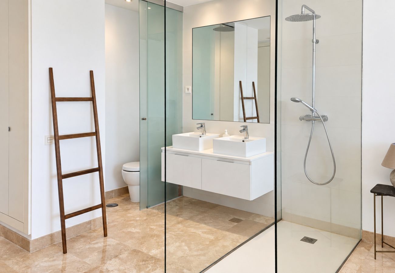 Apartment in Benahavís - Pueblo Paraiso Apt, sea views, 6 pools, gym & spa