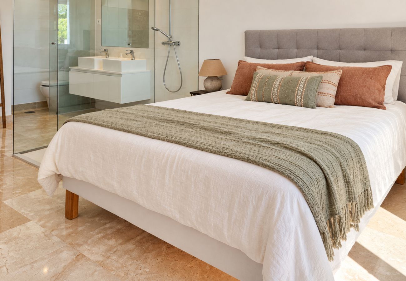 Apartment in Benahavís - Pueblo Paraiso Apt, sea views, 6 pools, gym & spa